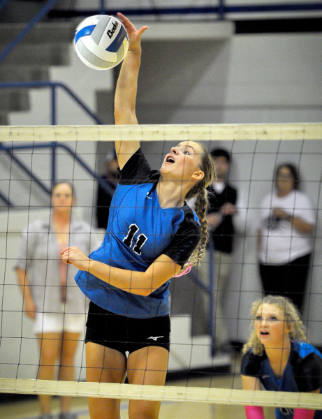 Ava Dix (with Ashlyn Hahn) vs. Rawlins County