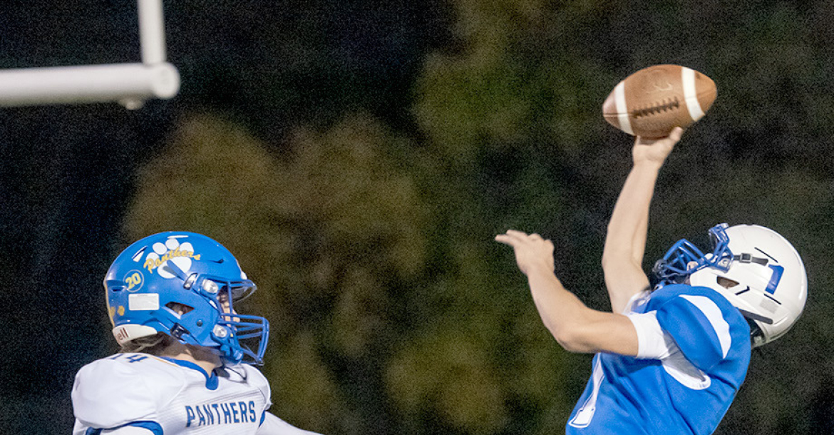 Ashton Nuss nearly made this one-handed grab