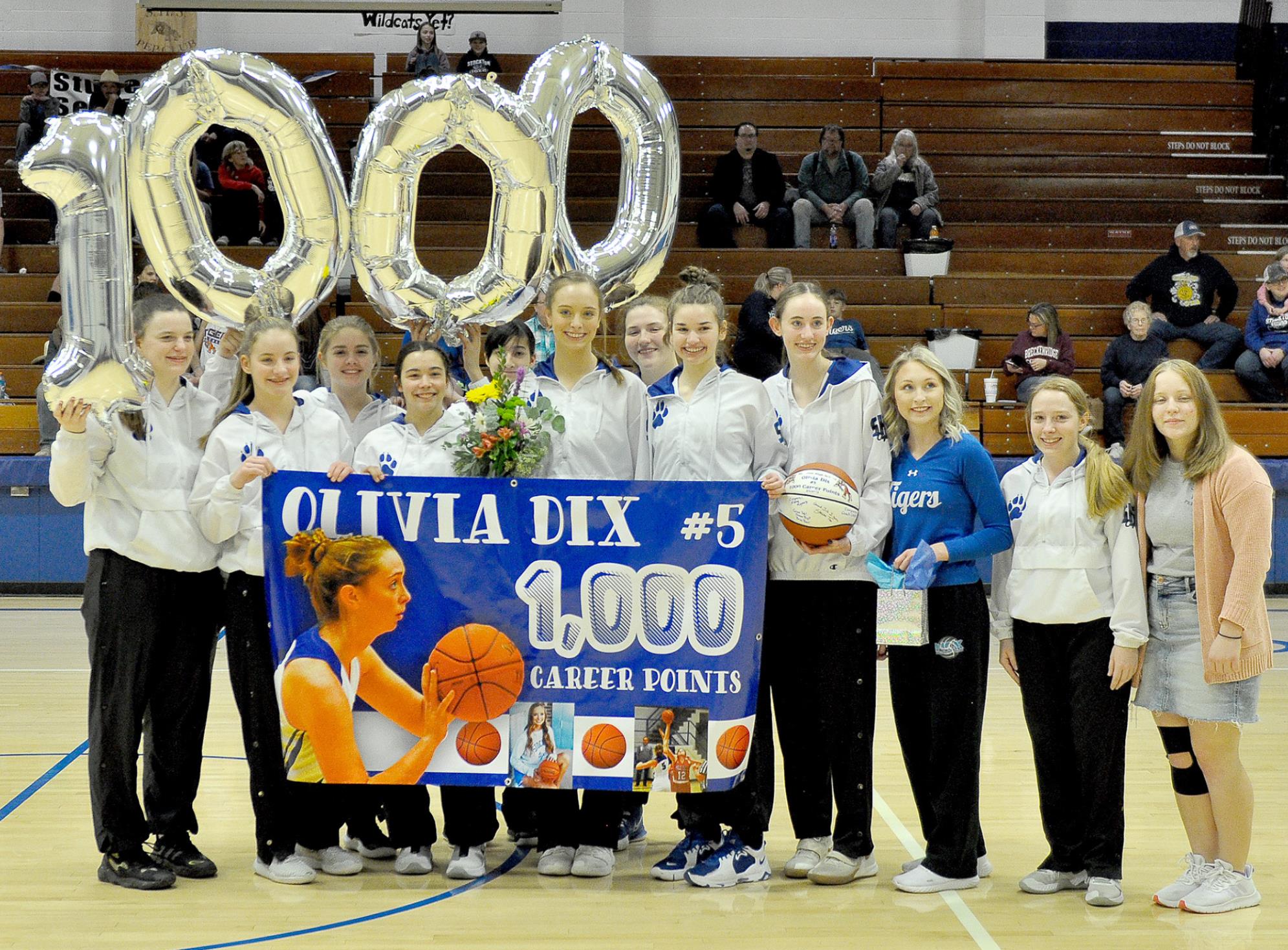Dix reaches 1,000-point milestone