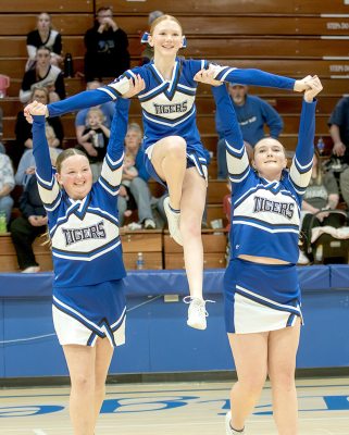 Tiger Junior High Cheerleaders Tessa Look, Omree Dibble, &amp; Hadlee Sterling