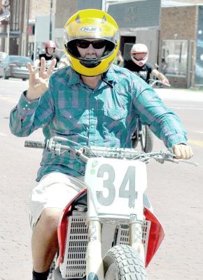 BE AT THE TRACK BY 7!