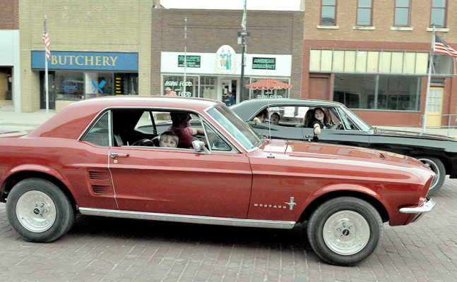 Justin &amp; Bobbi Basart’s vehicles take to the street at Cruise Night in Stockton