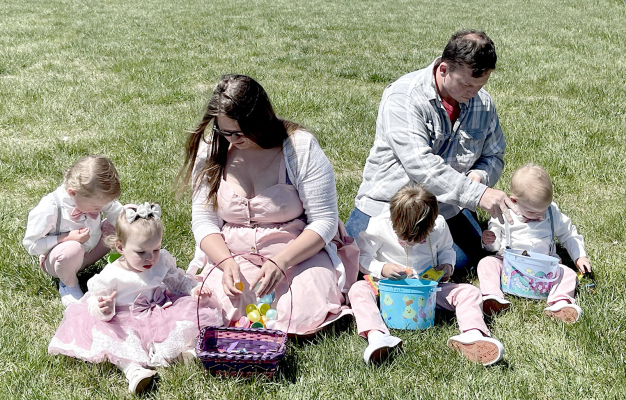 David, Ellie, Lindzey, Joshua Jr., Joshua and Ryan Blasi checking out the treasures in their eggs
