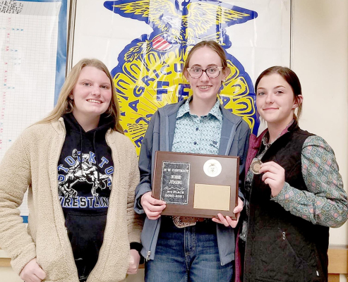 THE STOCKTON FFA HORSE JUDGING Senior Team