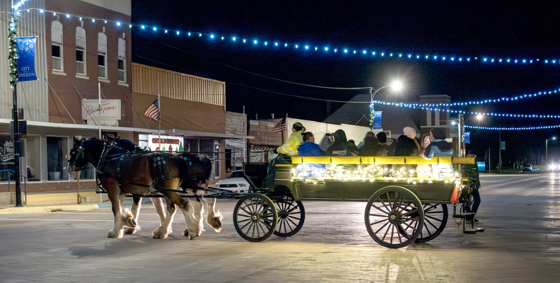 THE SUNFLOWER CLYDESDALES delighted attendees with evening carriage rides at Olde Tyme Christmas last Friday night in Stockton, thanks to sponsorship from Solutions North Bank.