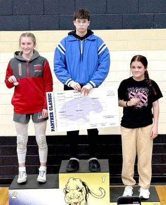 100 lbs.—First Place, Carolina Northup (center); &amp; 3rd place, Serenity Carpenter (right)