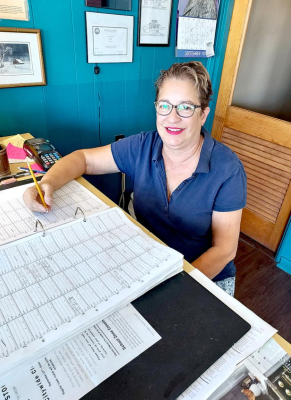 LINDA MORGAN, the owner of The M Motel in Stockton, is busy putting her own unique touches to the facility, bringing it back to life using a “mid-century modern” theme.