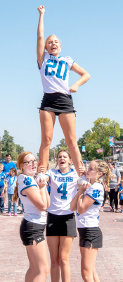 Ella Snyder, Meredith Gasper, Temprance Northup, and Saj Snyder (top) at SHS Homecoming Parade