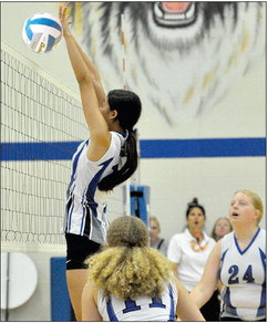 Jalia Creighton vs. Hoxie JV with Temprance Northup (#11) and Brenna Odle (#24)