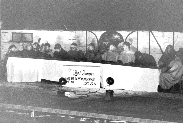 The Main Street Christian Church had depicted “The Last Supper” as their Living Christmas Card during the evening hours in December of 1994 when each church made a living display on the front lawns of the schools. People lined the streets to walk by each display of this annual event.