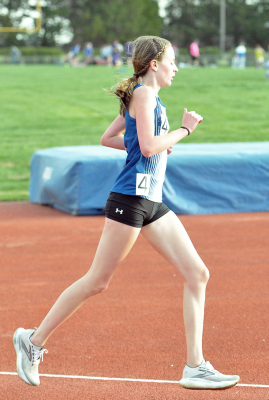 Cheyenne Hoeting — 3200 M Run — Plainville Meet