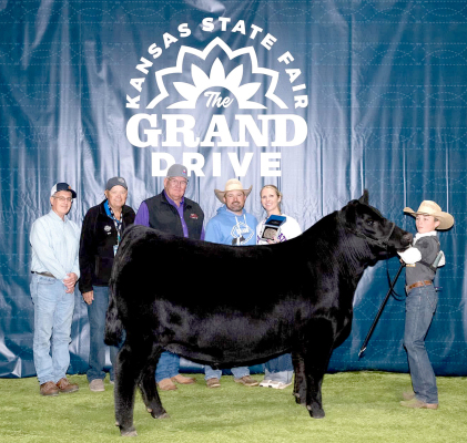 ELI ATKISSON (far right) was named Breed Champion with his first-place Angus Steer in the 24Div. 3-Heavy Weight Crossbred Division. Pictured along with Eli are from left: Brendan Carlin, Bob Atkisson, Craig Heinen, Dan Atkisson, and Amanda Atkisson. (Photo by Legacy Livestock Imaging)