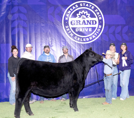 DAL PORTO SANDY 3521 won Reserve Grand Champion Owned Female at the 2024 Kansas State Fair The Grand Drive Junior Angus Show, held September 8, in Hutchinson. Eli Atkisson, Stockton, owns the February 2023 daughter of PVF Blacklist 7077. Garrett Lampe, Petersburg, Ill., evaluated the 44 entries. (Photo by Legacy Livestock Imaging)