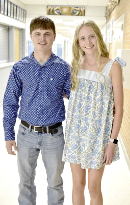 Junior Lead-Ins Cameron Balthazor and Cheyenne Hoeting