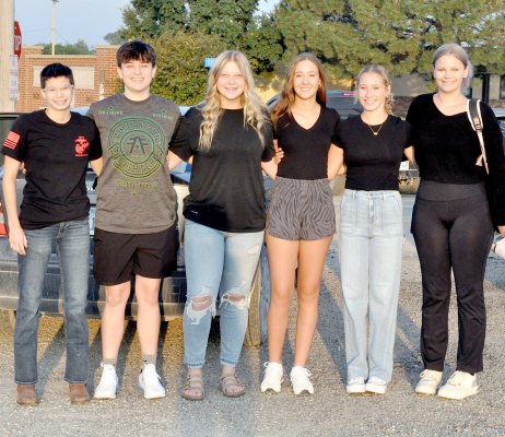 Carolina Northup, Kelsie St. Clair, Karleigh Horn, Sophia Antonini, Temprance Northup and Paytyn McNulty on the first day of school